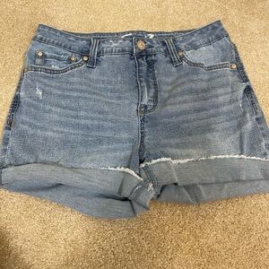 Seven7 cutoff shorts size 6 —4 inch inseam — rise 9-1/2